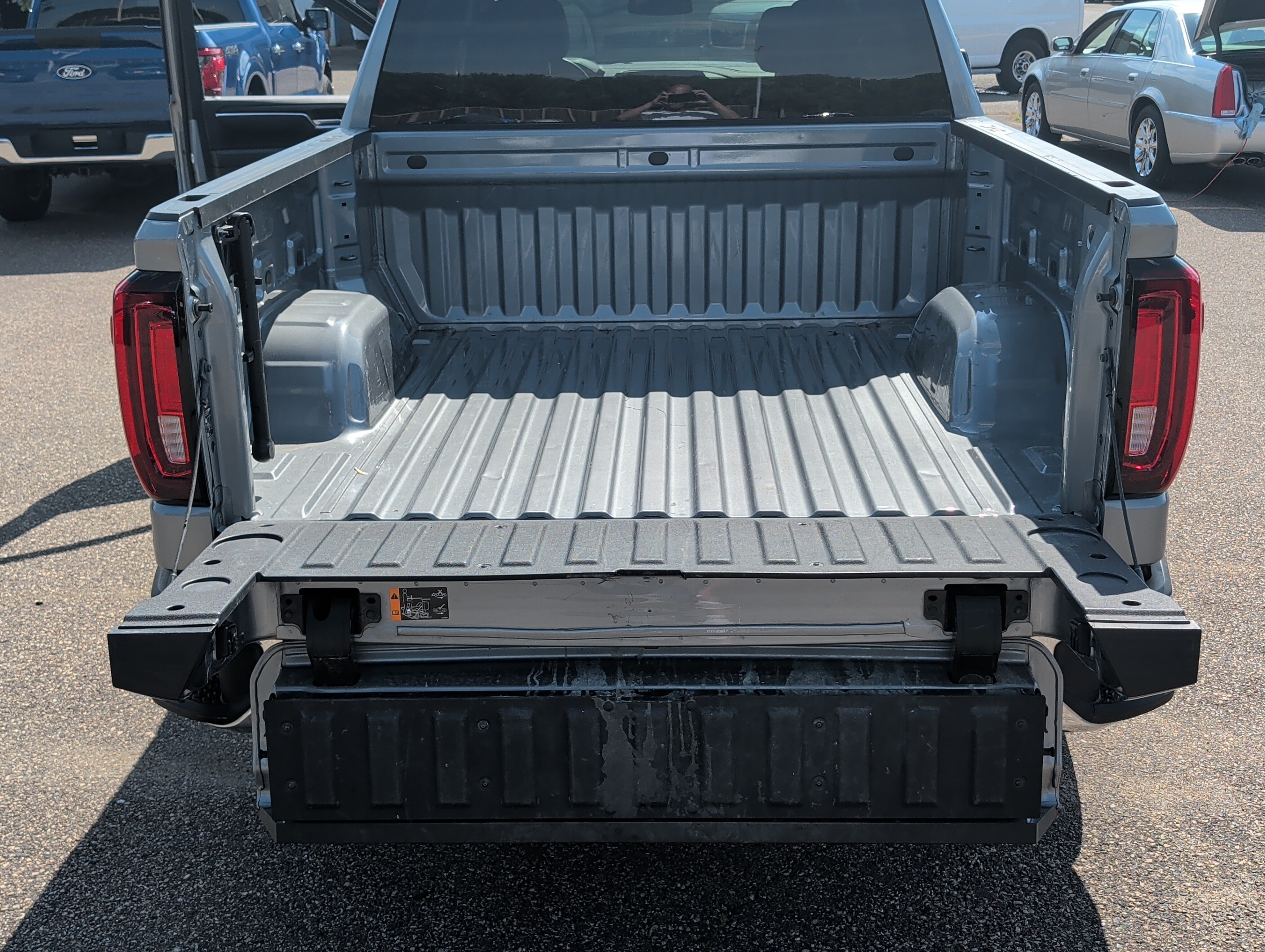 Used 2025 GMC Sierra 1500 SLT AWD/4WD image 18