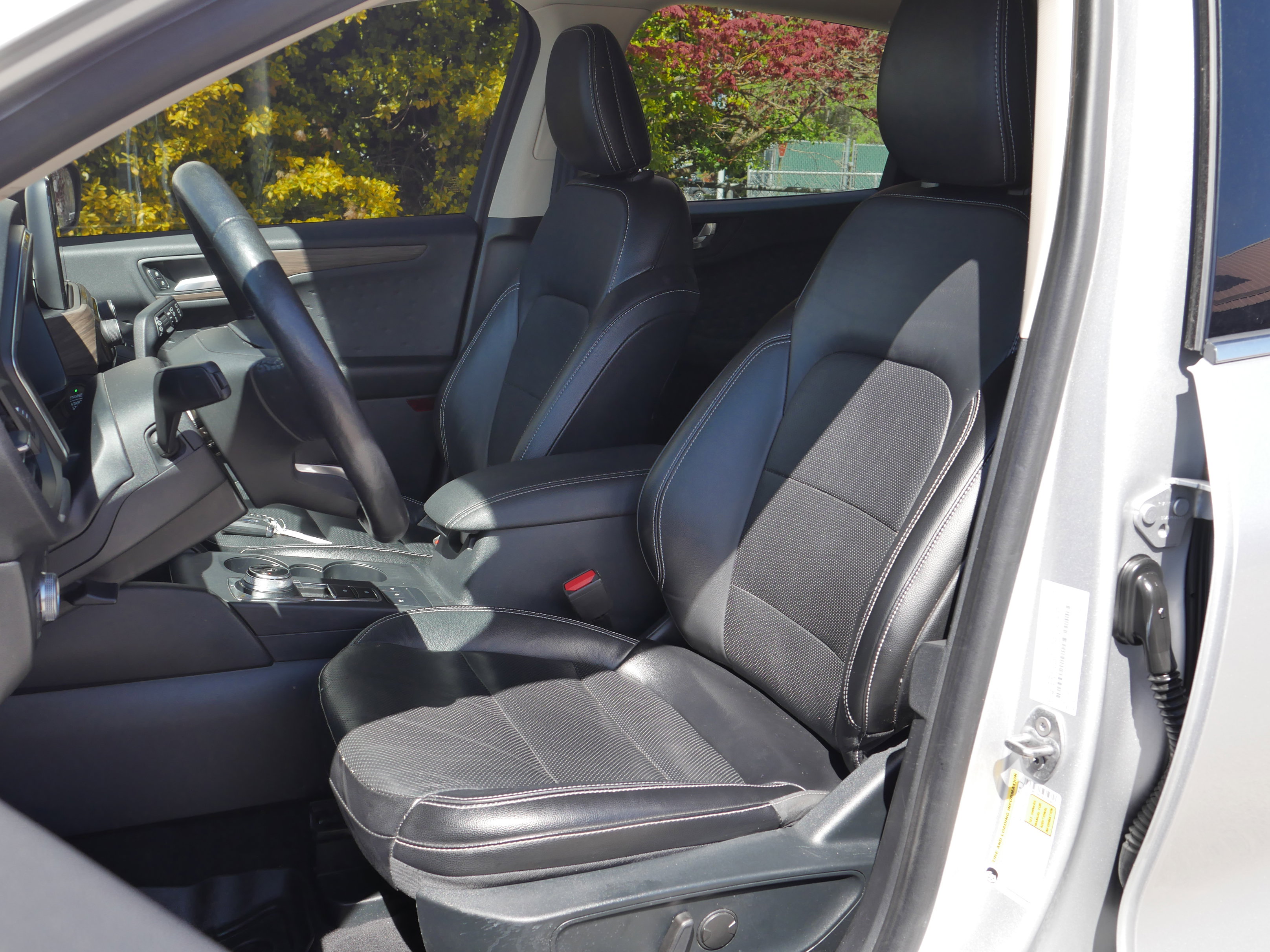Certified 2020 Ford Escape Titanium w/ Titanium Premium Package 2.0 AWD/4WD image 36