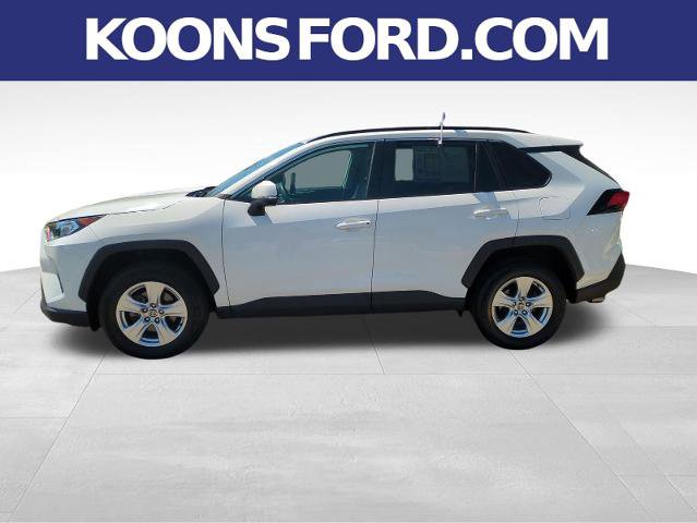 Used 2021 Toyota RAV4 XLE w/ Convenience Package FWD image 2