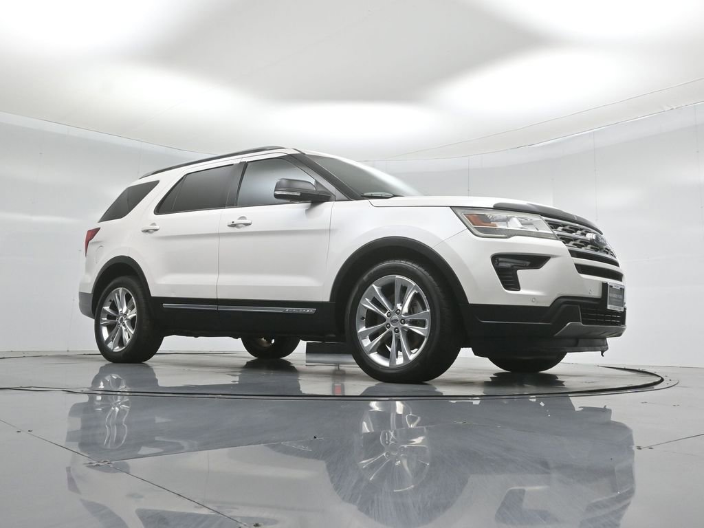 Certified 2018 Ford Explorer XLT w/ Equipment Group 202A FWD image 4