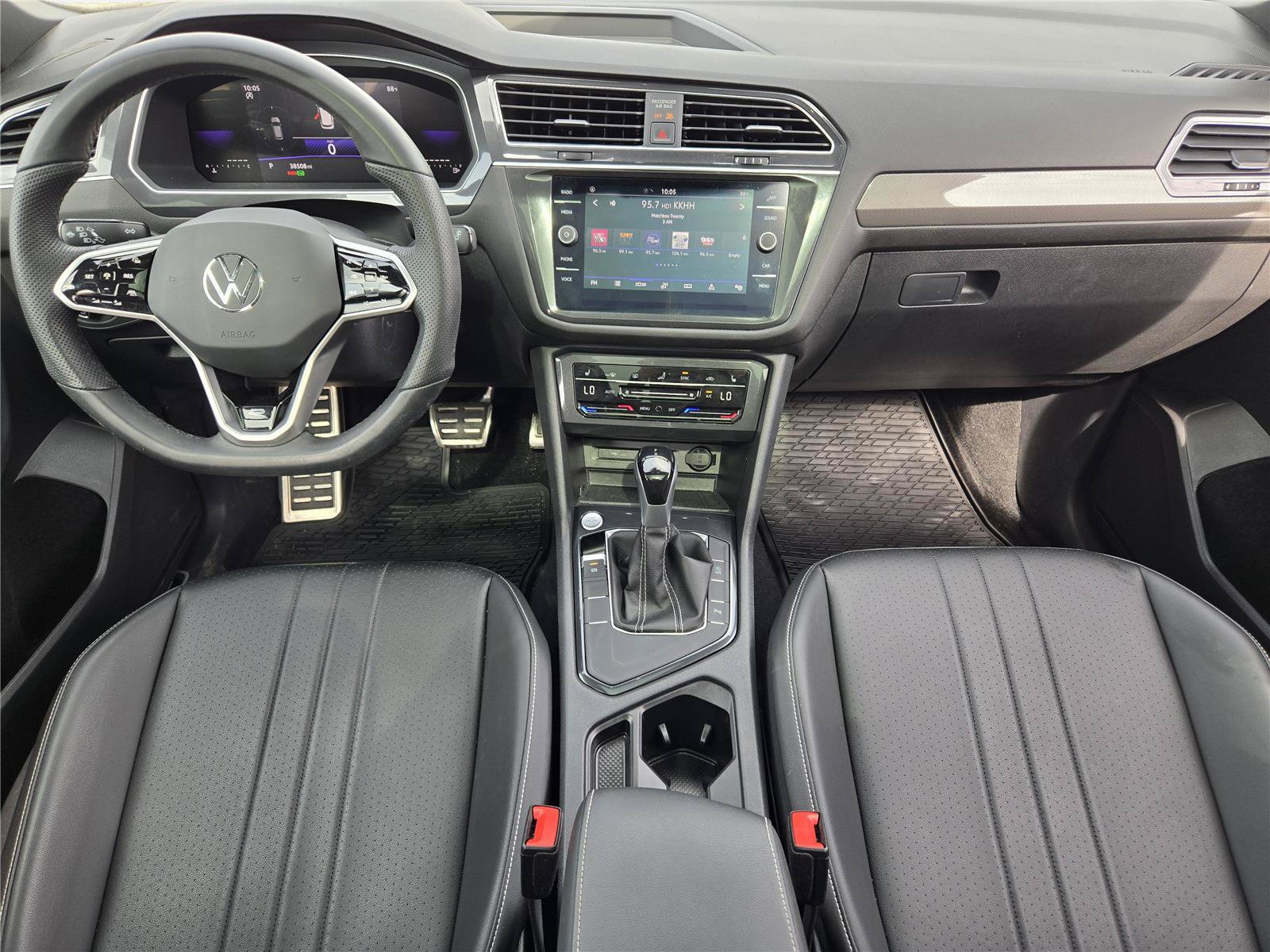 Used 2023 Volkswagen Tiguan SE R-Line FWD image 25