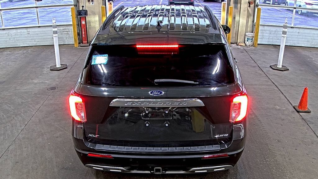 Certified 2022 Ford Explorer XLT w/ Equipment Group 202A AWD/4WD image 6