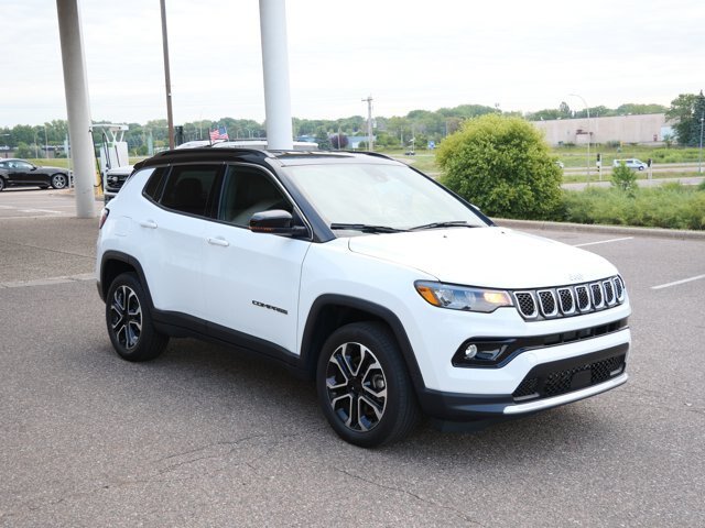 Used 2023 Jeep Compass Limited AWD/4WD image 3