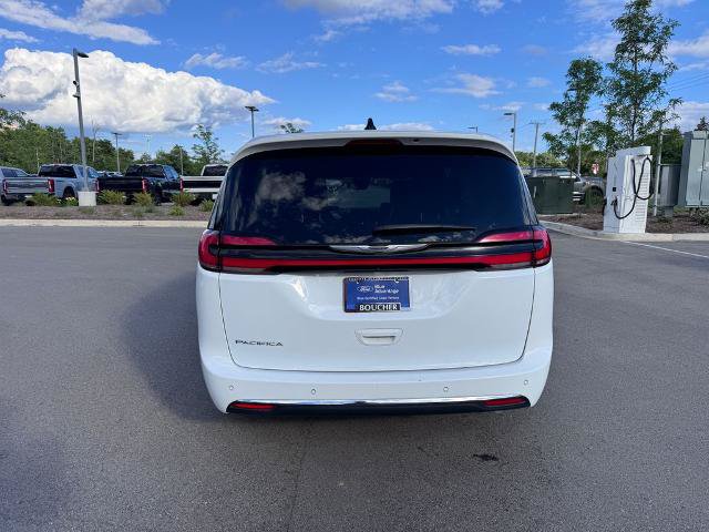 Used 2023 Chrysler Pacifica Touring-L FWD image 7