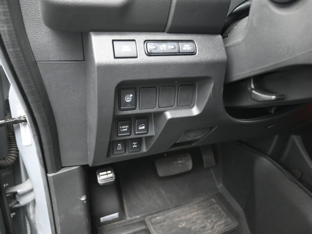 Used 2025 Nissan Frontier PRO-4X image 34