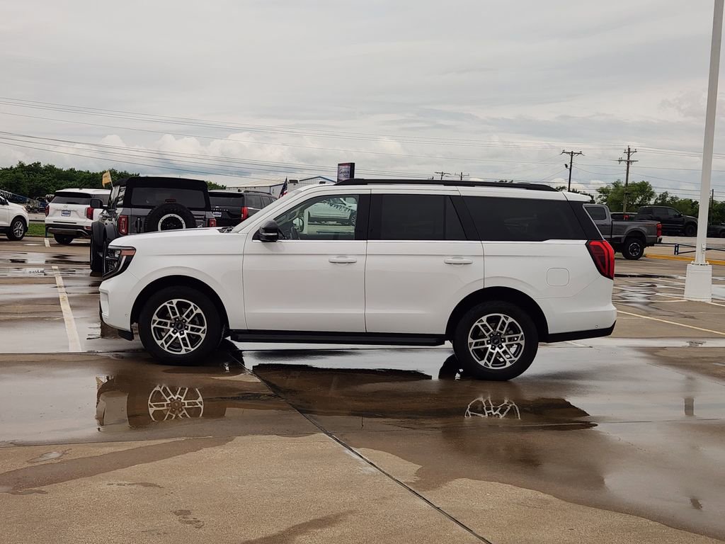 Certified 2025 Ford Expedition Active AWD/4WD image 4