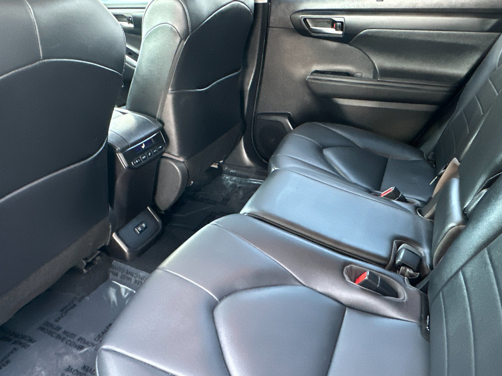 Used 2020 Toyota Highlander XLE image 12