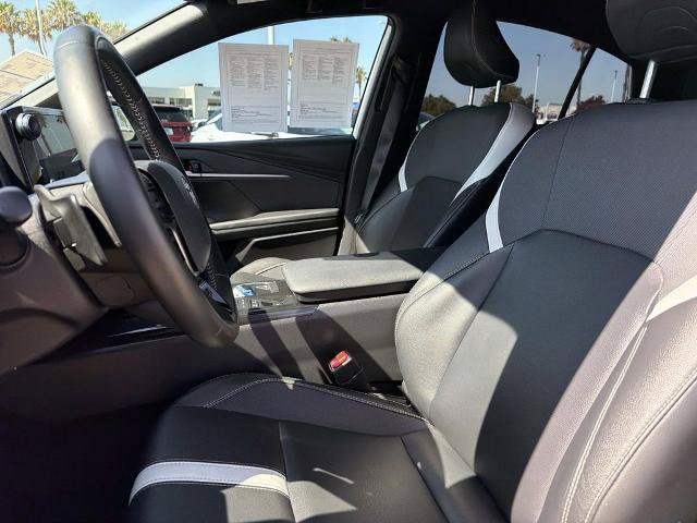 Used 2025 Toyota Camry SE w/ Convenience Package FWD image 21