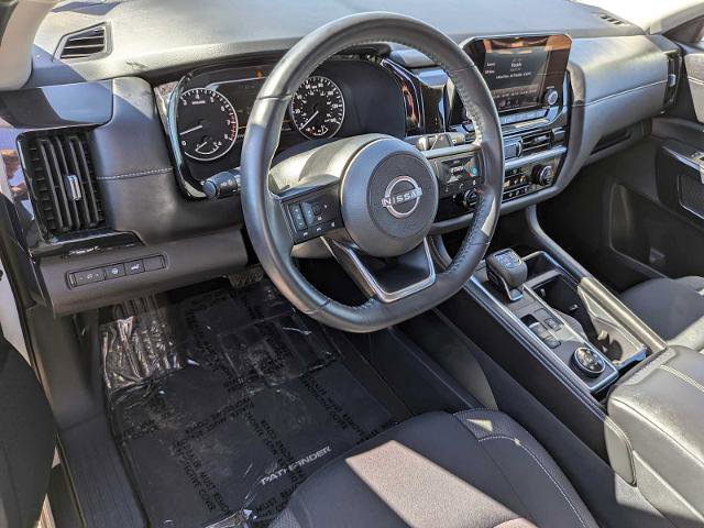 Used 2025 Nissan Pathfinder SV image 2