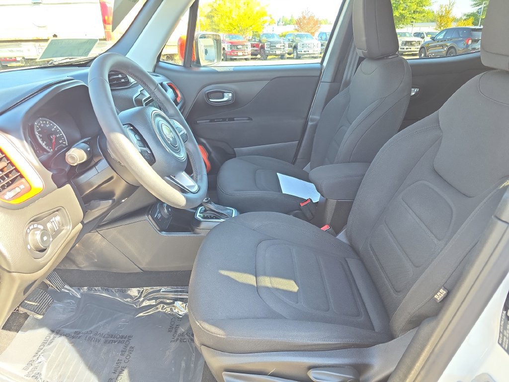 Used 2020 Jeep Renegade Latitude AWD/4WD image 5