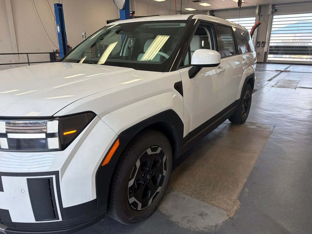 Used 2024 Hyundai Santa Fe SE AWD/4WD image 5