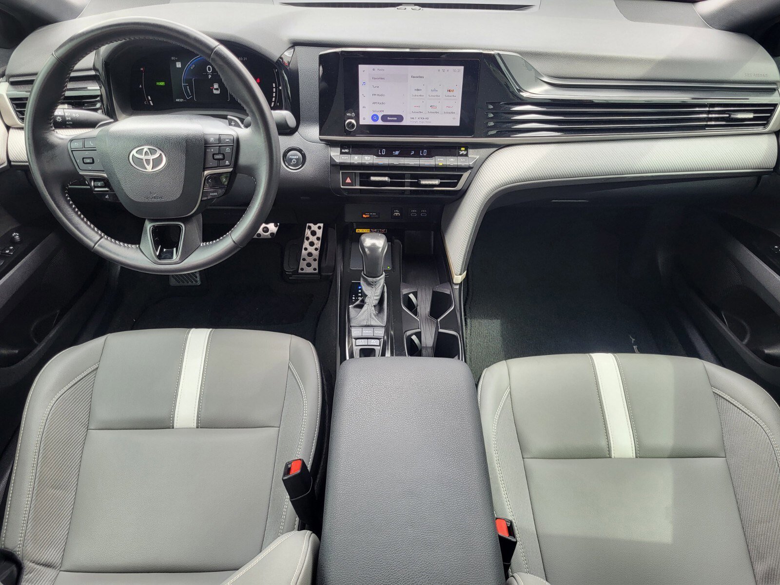 Used 2025 Toyota Camry SE w/ Convenience Package image 13