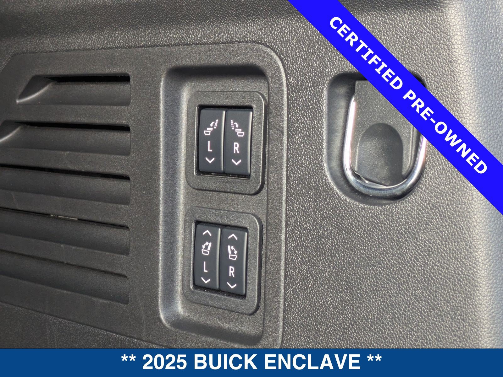 Used 2025 Buick Enclave Sport Touring w/ Power Package FWD image 16