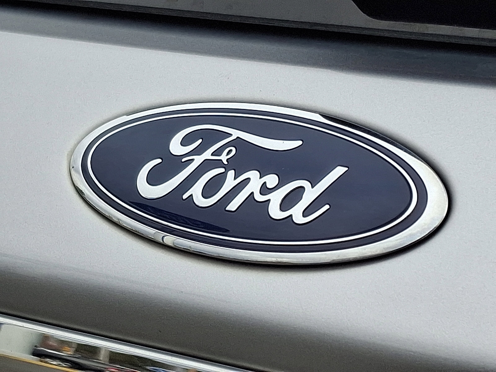 Certified 2021 Ford Explorer XLT w/ Equipment Group 202A image 31