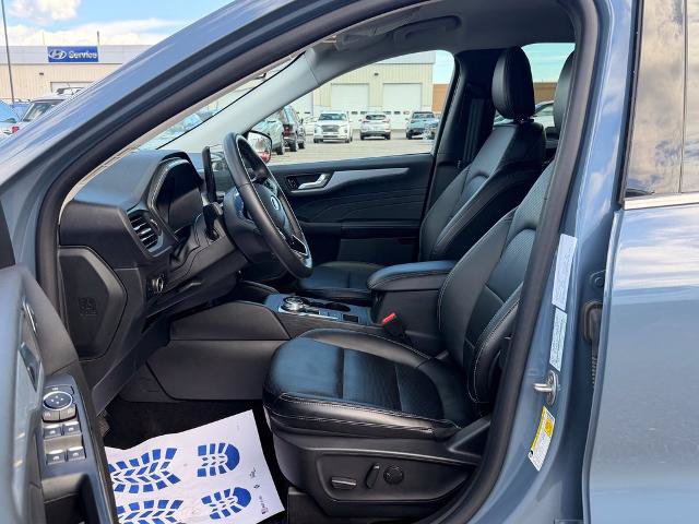 Certified 2025 Ford Escape Platinum AWD/4WD image 16