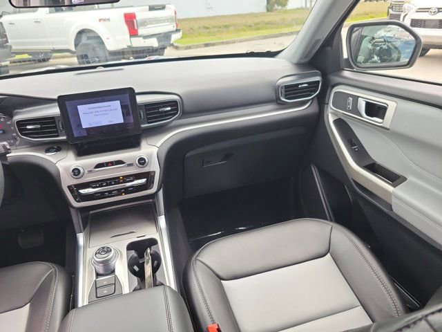 Certified 2022 Ford Explorer XLT w/ Equipment Group 202A image 22