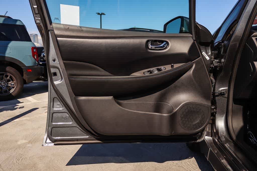 Used 2025 Nissan Leaf S FWD image 21