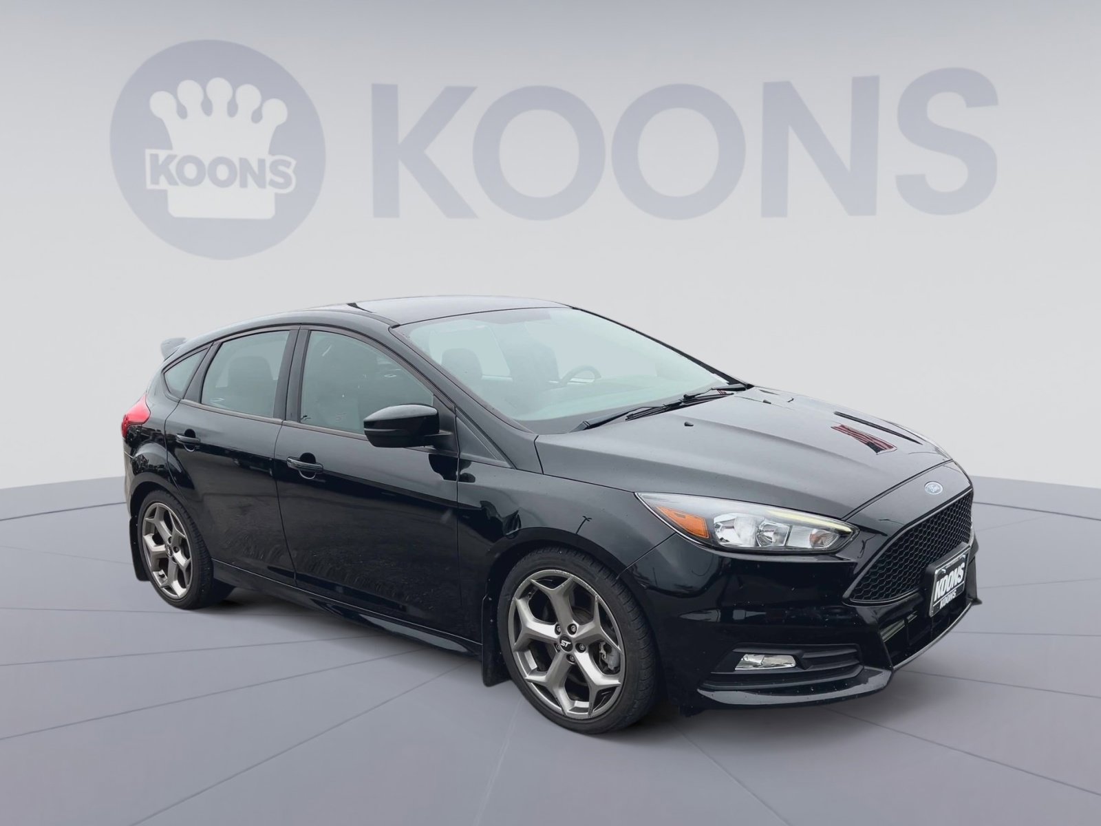 Certified 2018 Ford Focus ST FWD image 2