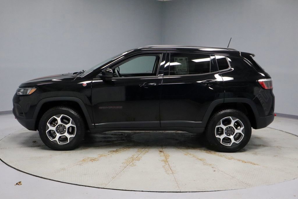 Used 2022 Jeep Compass Trailhawk image 2