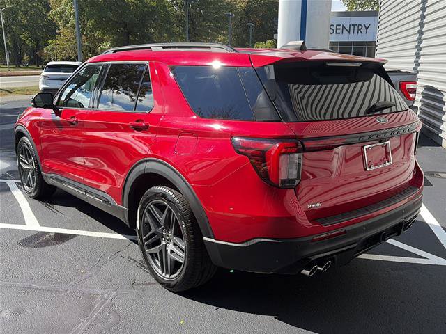 Certified 2025 Ford Explorer ST AWD/4WD image 3