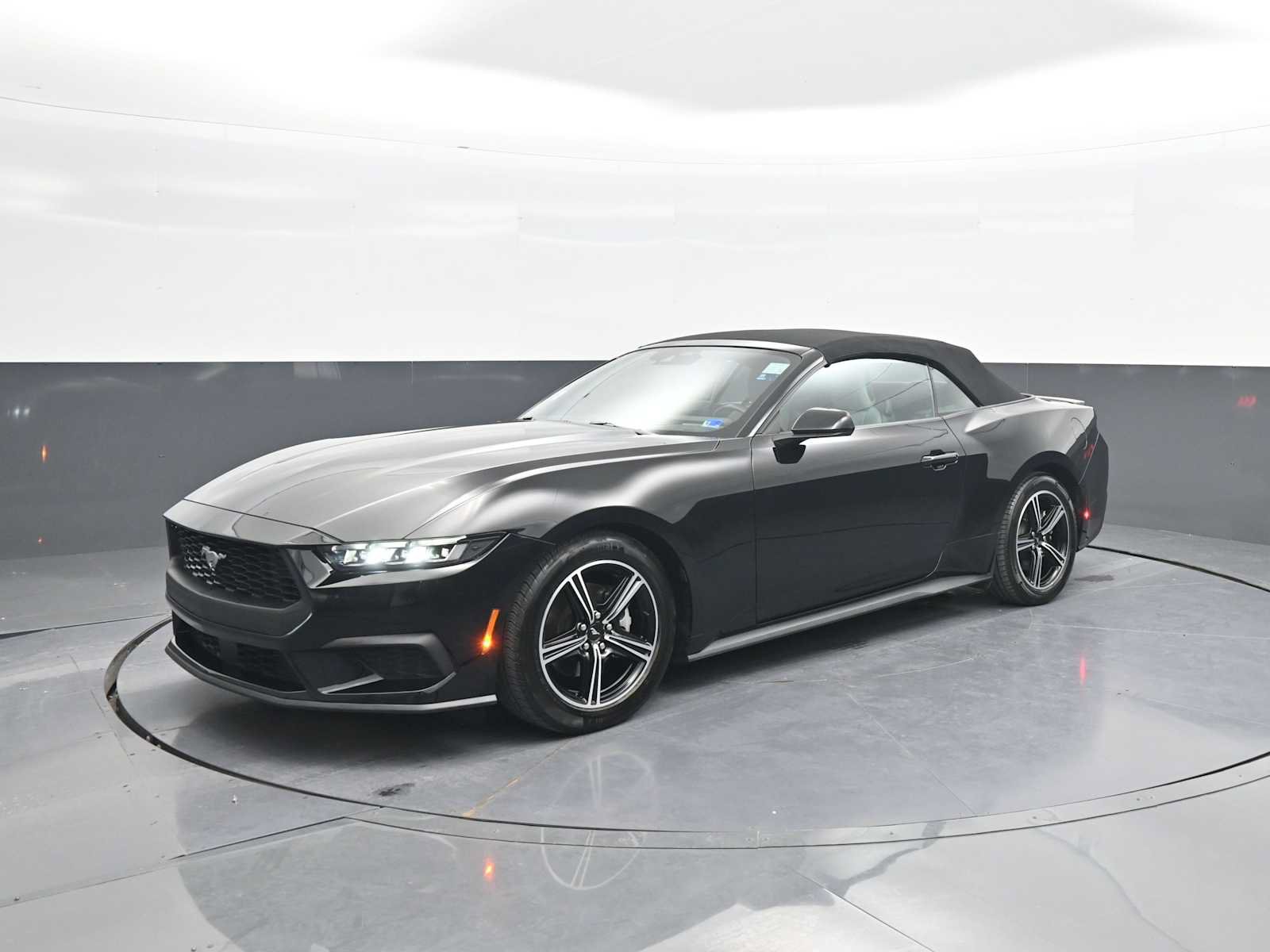 Certified 2025 Ford Mustang Premium RWD image 4