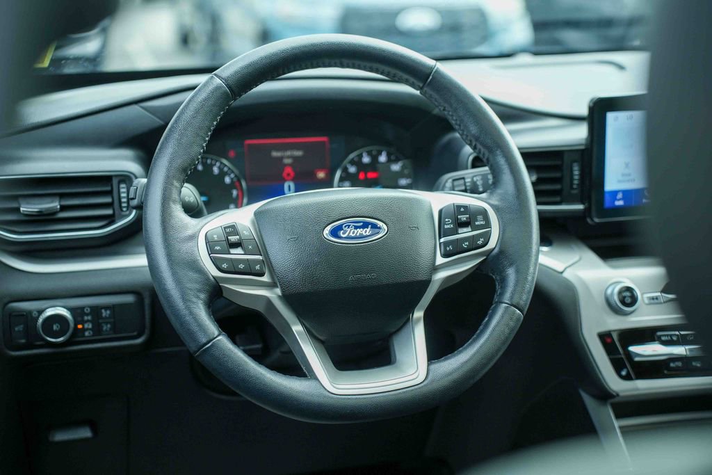 Certified 2022 Ford Explorer XLT w/ Equipment Group 202A AWD/4WD image 27