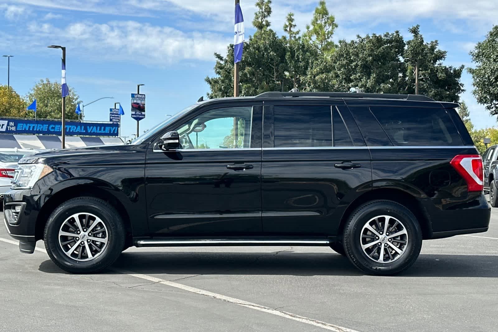 Certified 2020 Ford Expedition XLT w/ Equipment Group 202A image 2