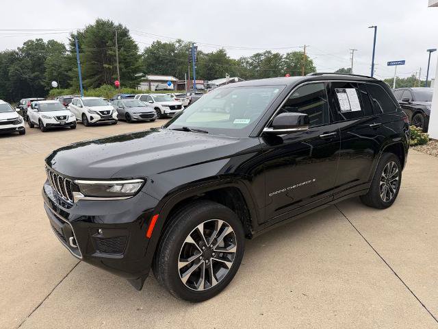 Used 2023 Jeep Grand Cherokee Overland AWD/4WD image 3