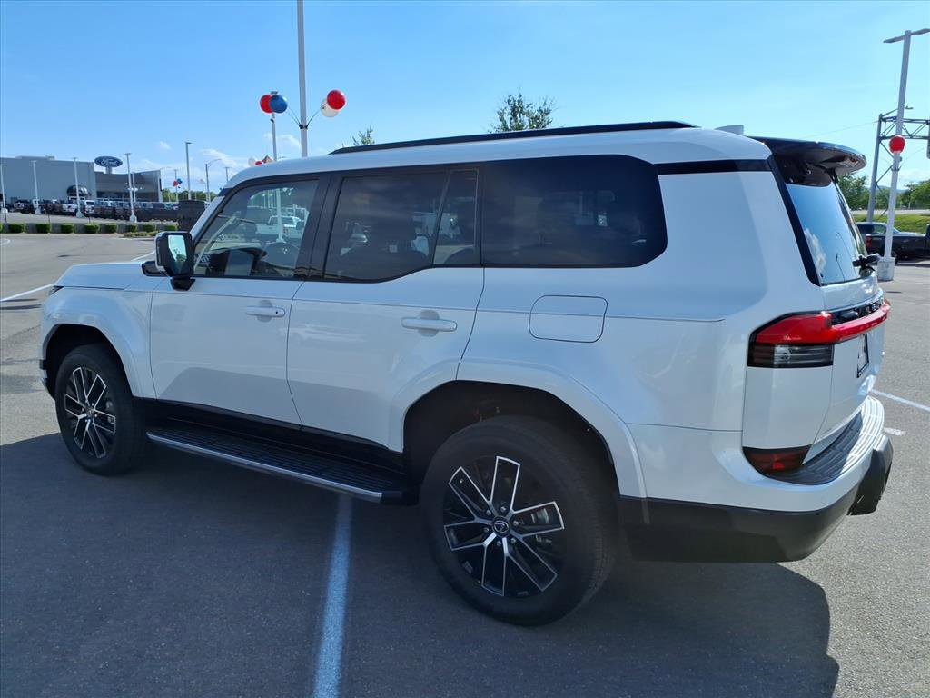 Used 2024 Lexus GX 550 w/ Accessory Package (2T) AWD/4WD image 3