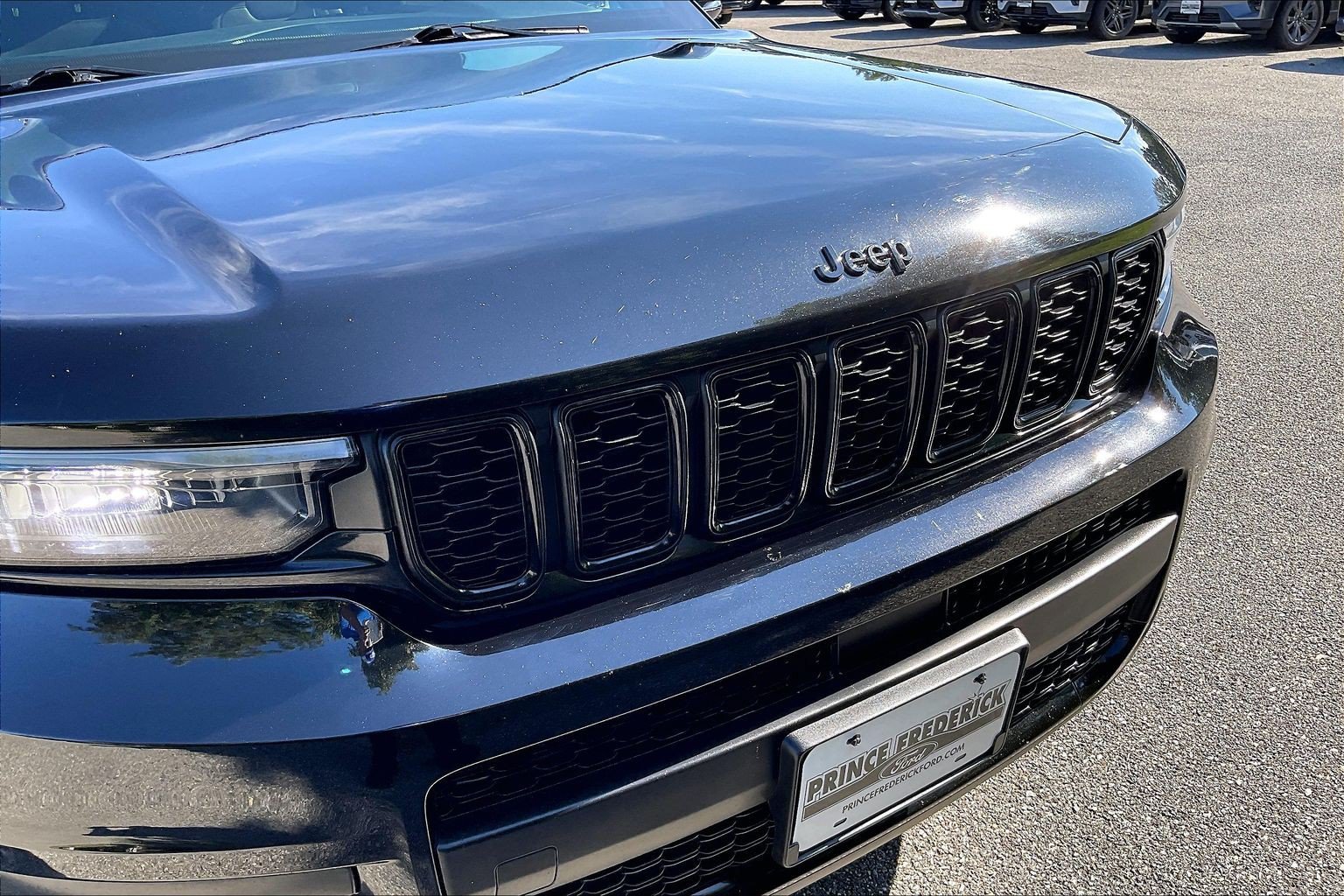 Used 2023 Jeep Grand Cherokee L Laredo AWD/4WD image 31