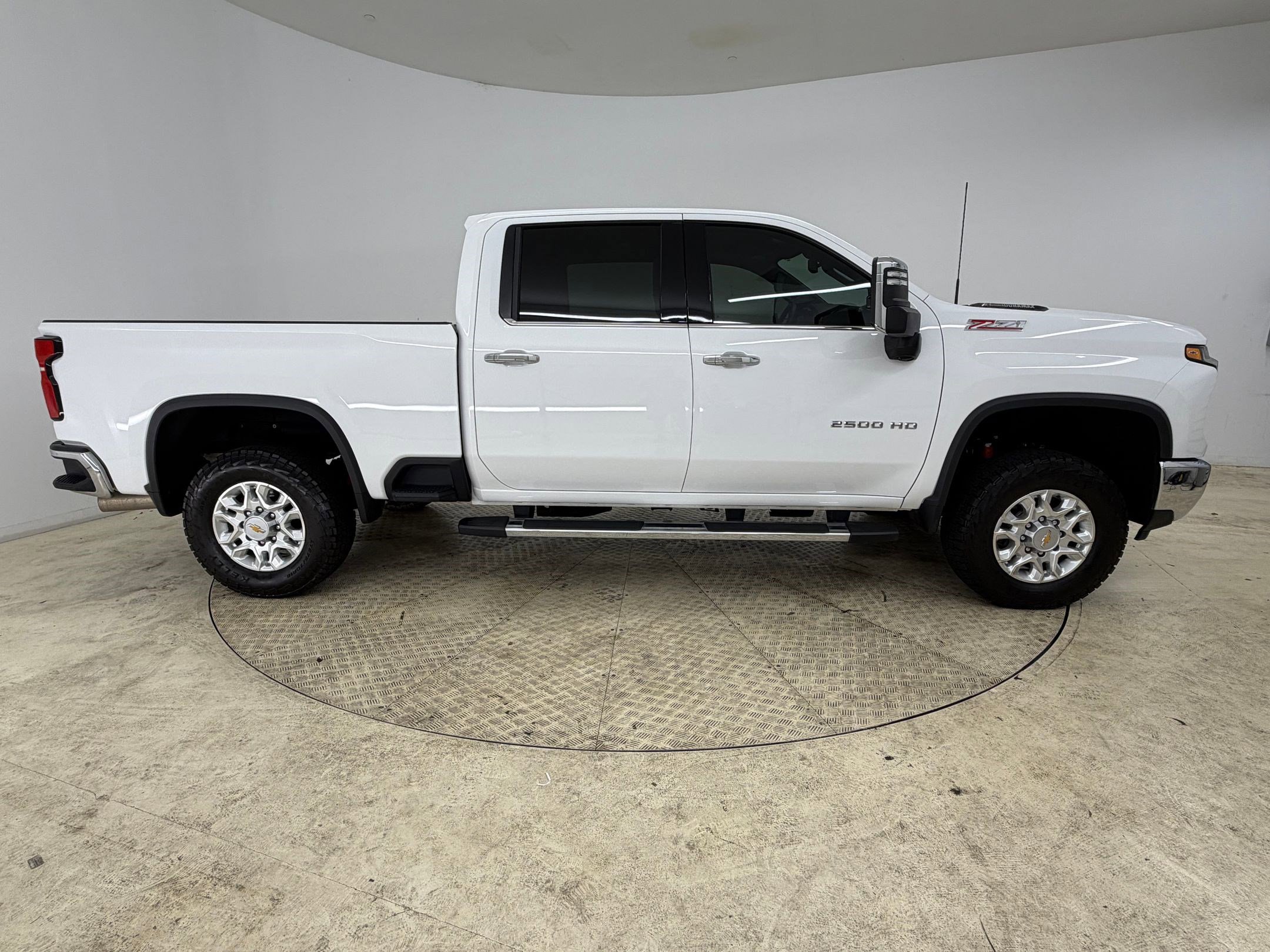 Used 2024 Chevrolet Silverado 2500 LTZ w/ LTZ Plus Package image 7