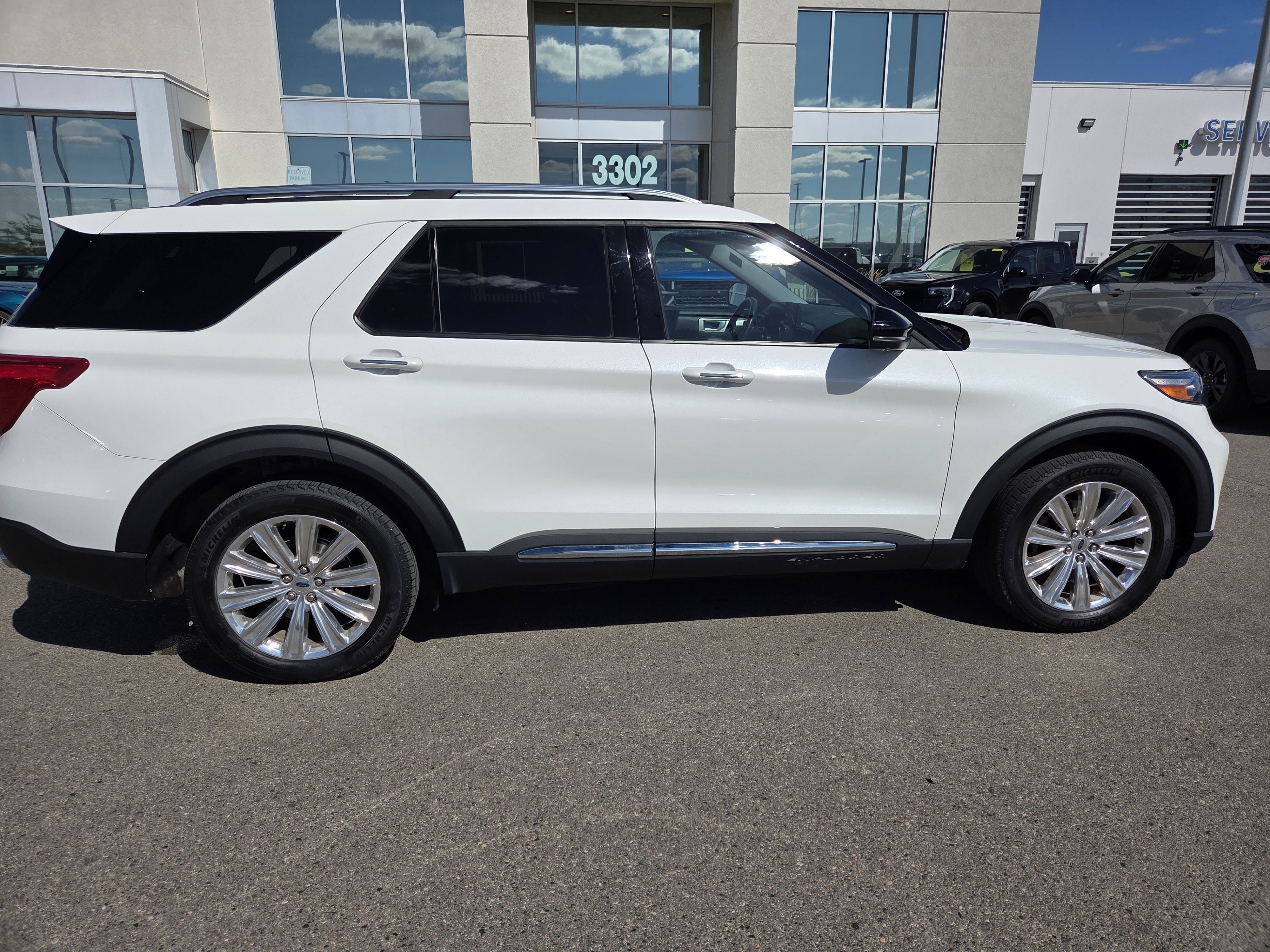 Certified 2023 Ford Explorer Limited w/ Limited Technology Package AWD/4WD image 8