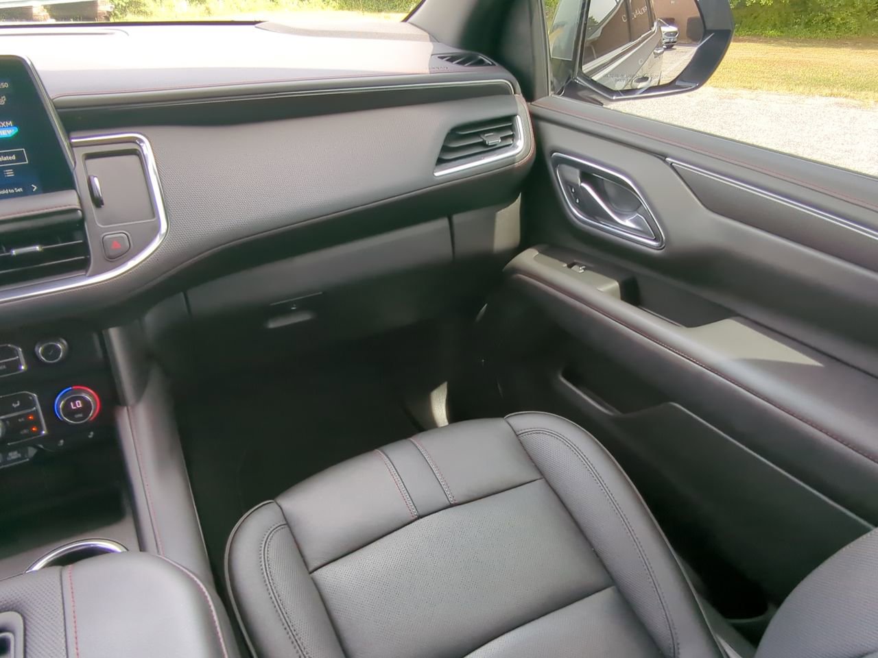 Used 2022 Chevrolet Tahoe RST w/ Sport Performance Package AWD/4WD image 15