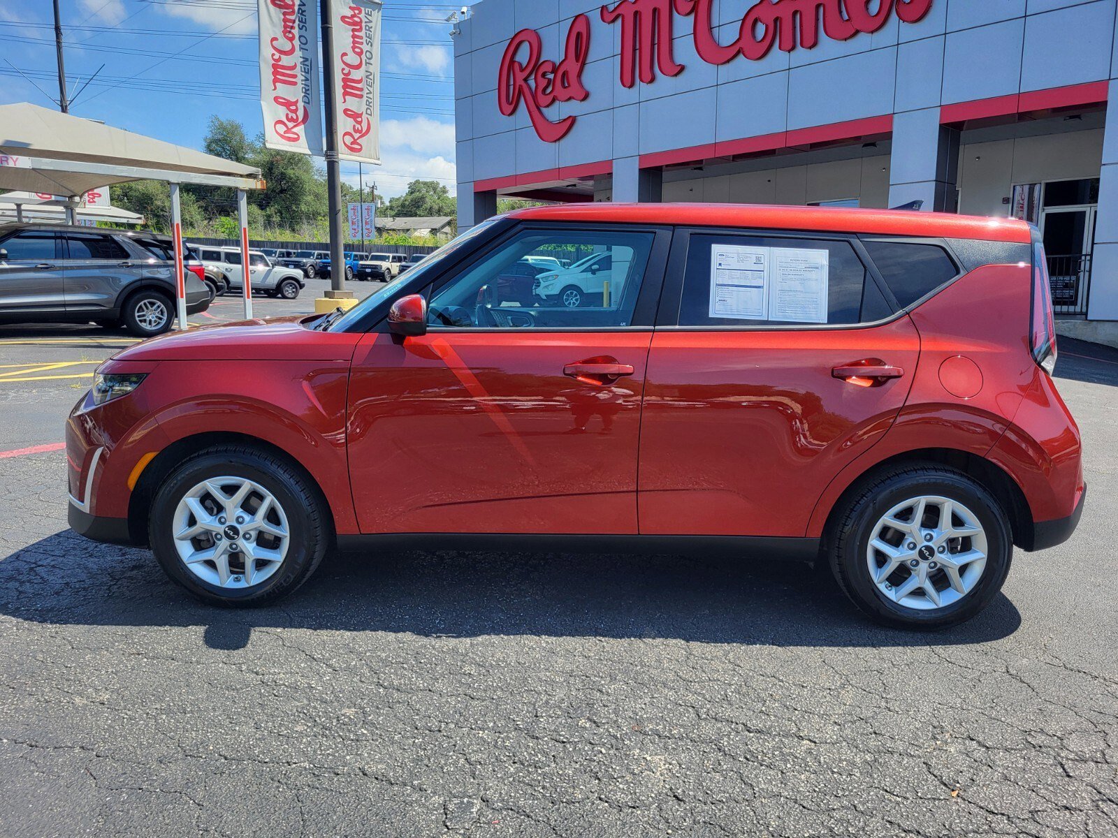 Used 2025 Kia Soul LX w/ LX Technology Package FWD image 7