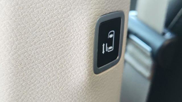 Used 2022 Chrysler Pacifica Touring-L image 27