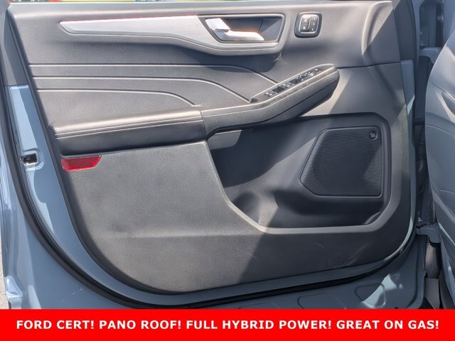 Certified 2025 Ford Escape Platinum w/ Premium Technology Package FWD image 13