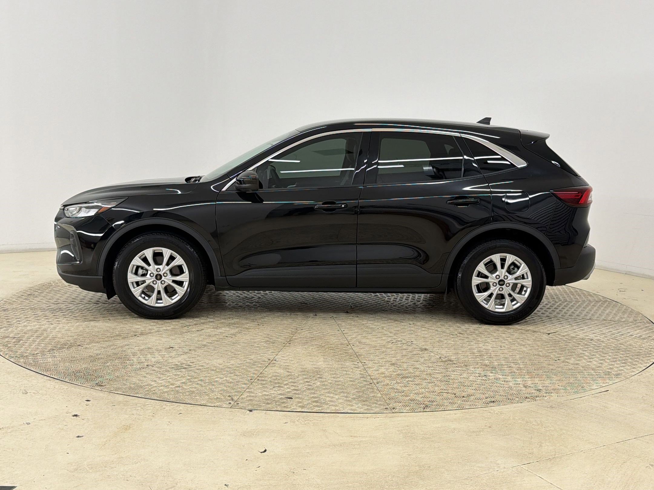 Certified 2023 Ford Escape Active w/ Tech Pack #2 FWD video 2