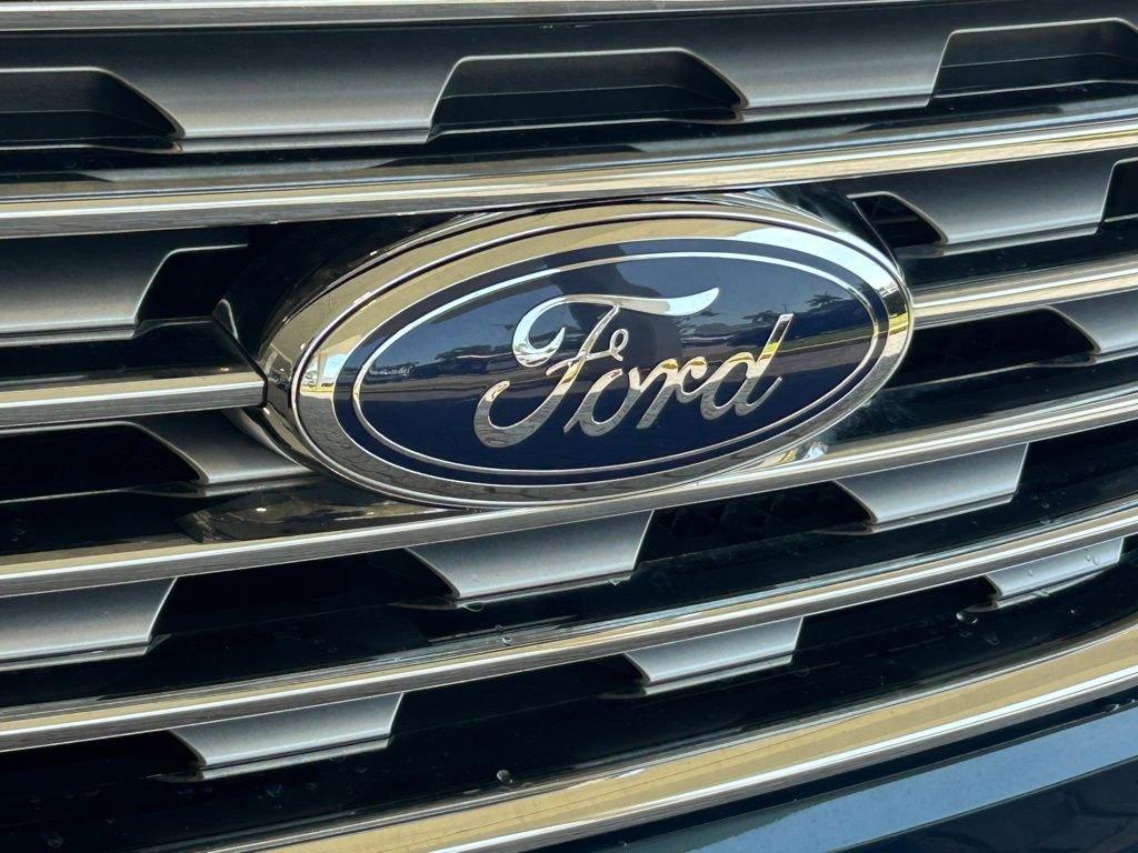Certified 2020 Ford Edge SEL w/ Cold Weather Package FWD image 17