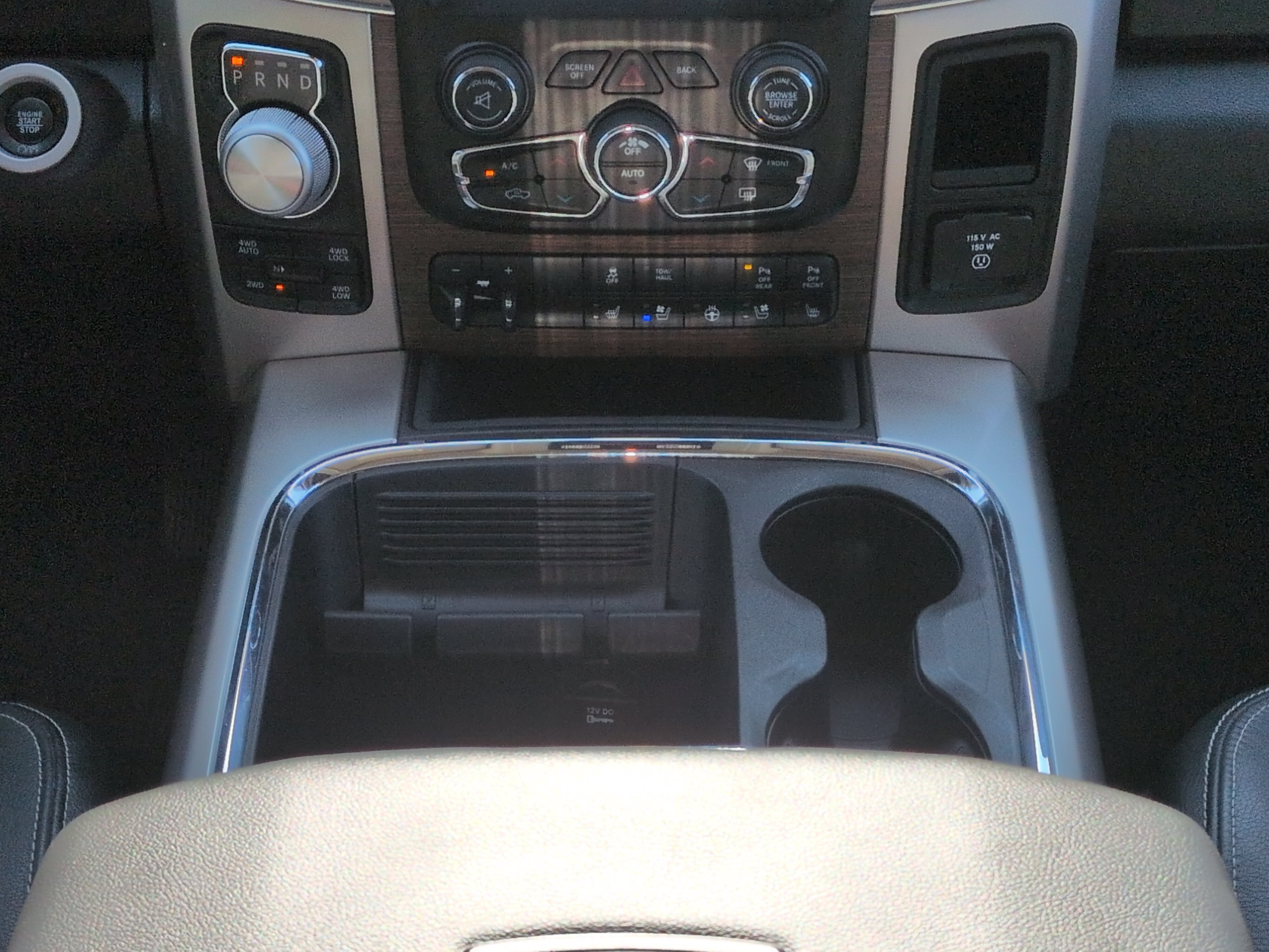 Used 2017 RAM 1500 Laramie w/ Convenience Group AWD/4WD image 17