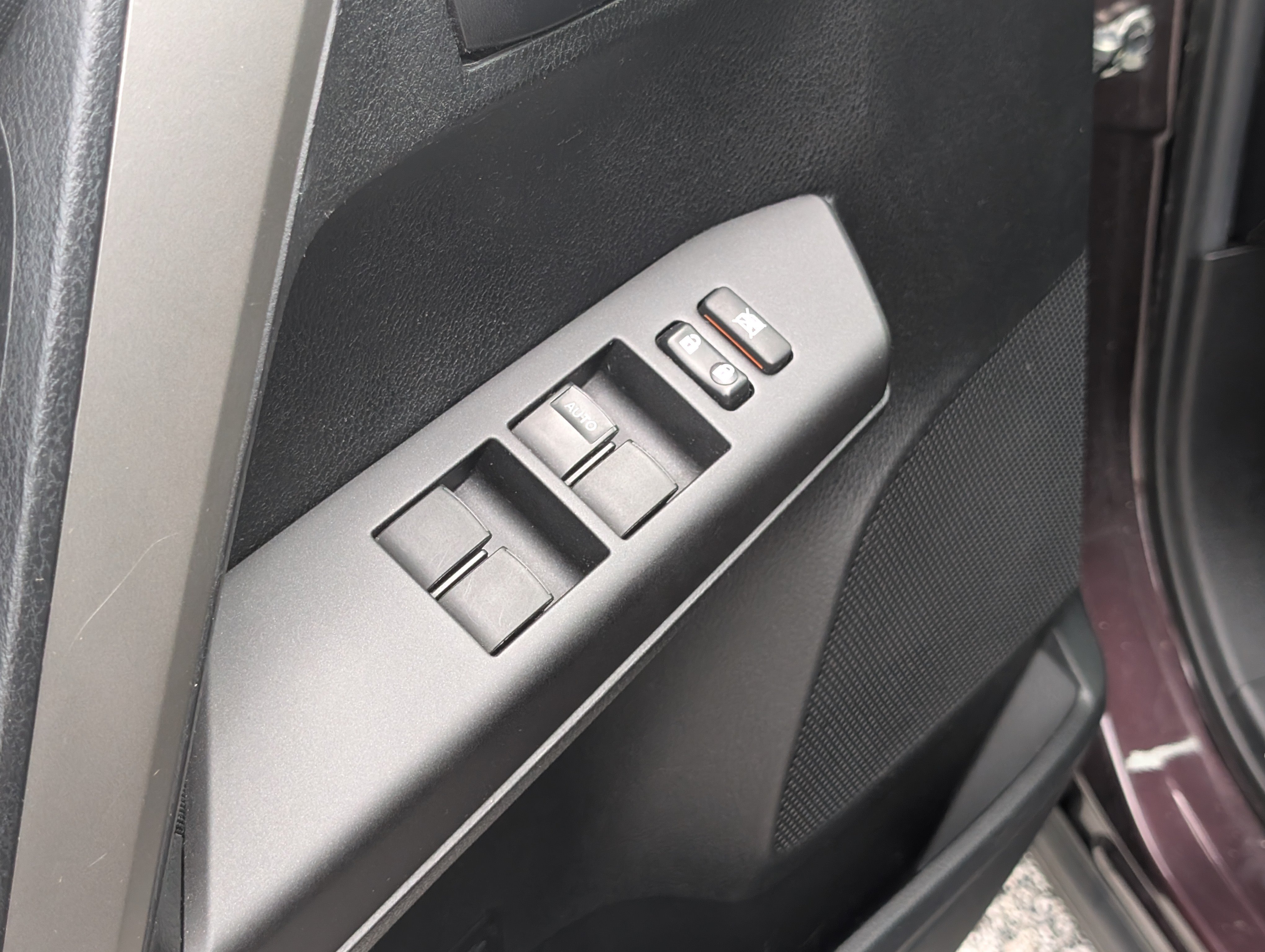 Used 2018 Toyota RAV4 LE w/ Carpet Mat Package AWD/4WD image 19