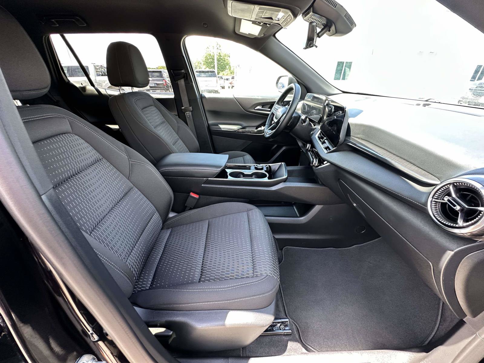 Used 2026 Chevrolet Equinox LT w/ Safety and Technology Package FWD image 23