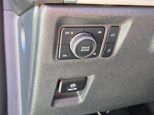 Certified 2025 Ford Expedition Active AWD/4WD image 24