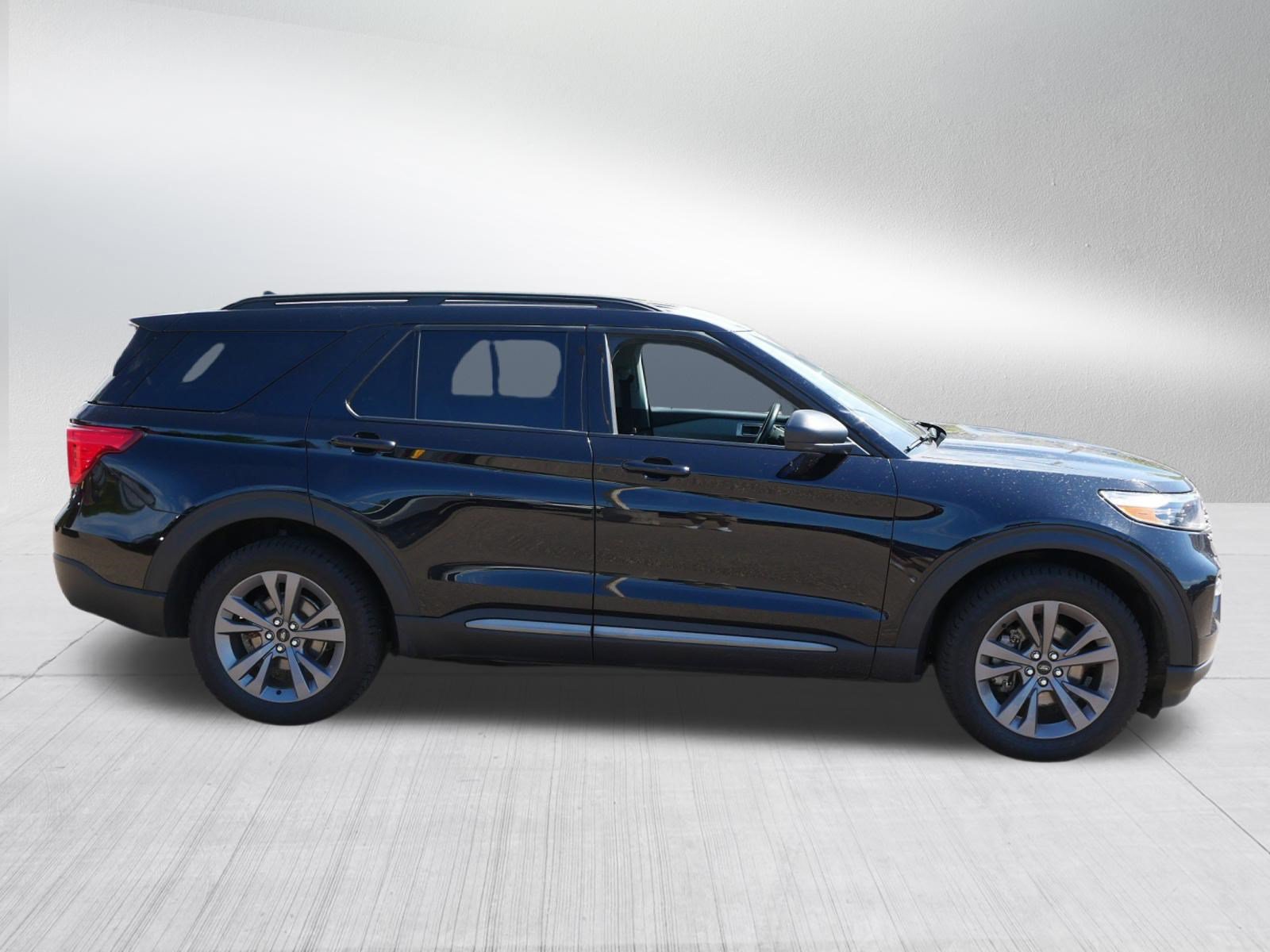 Certified 2023 Ford Explorer XLT w/ XLT Sport Appearance Package AWD/4WD image 8
