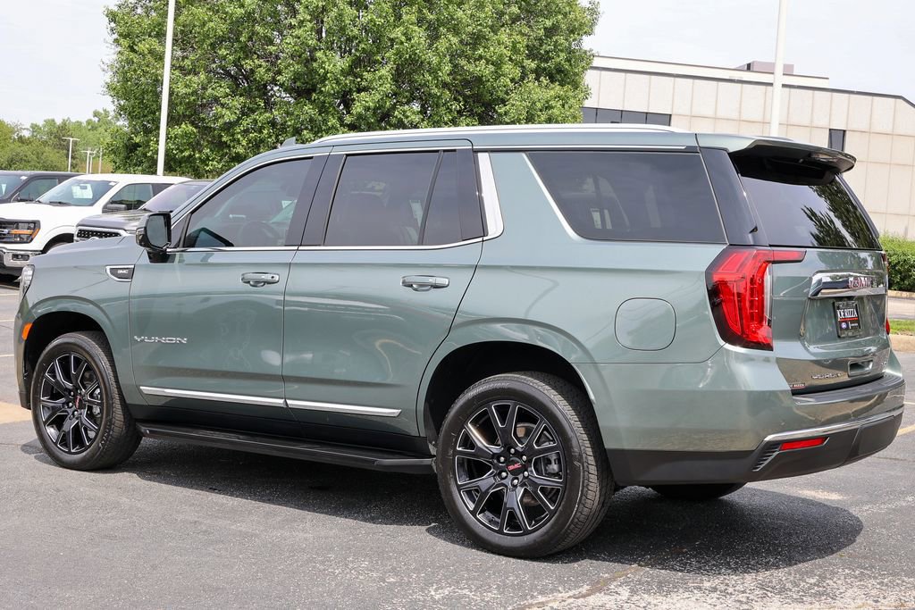 Used 2024 GMC Yukon SLT w/ SLT Luxury Package AWD/4WD image 28