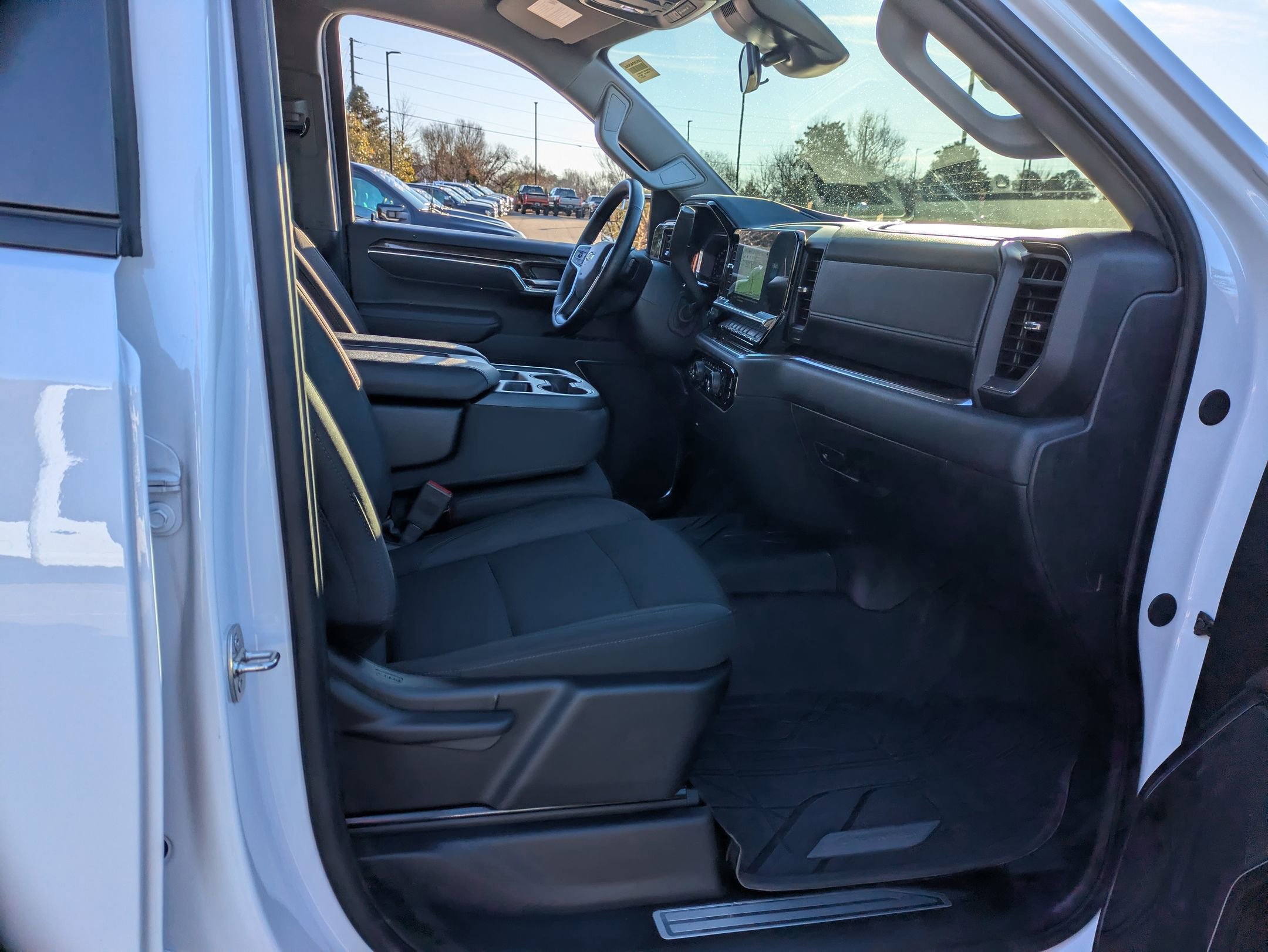 Used 2024 Chevrolet Silverado 1500 LT image 38