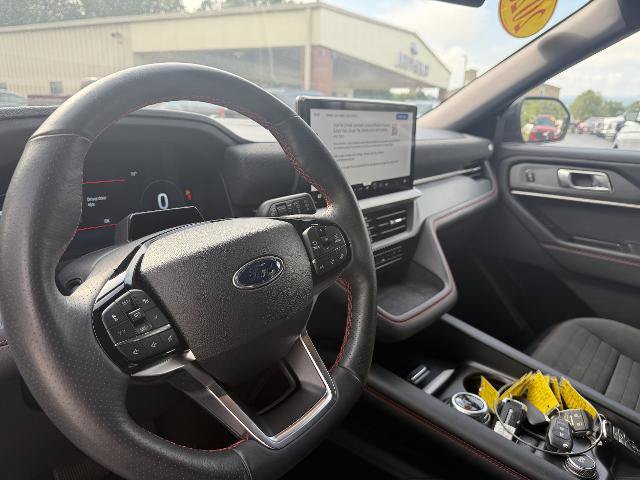 Certified 2025 Ford Explorer ST-Line w/ ST-Line Street Pack AWD/4WD image 9