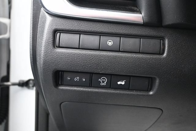 Used 2025 Nissan Rogue SV AWD/4WD image 8