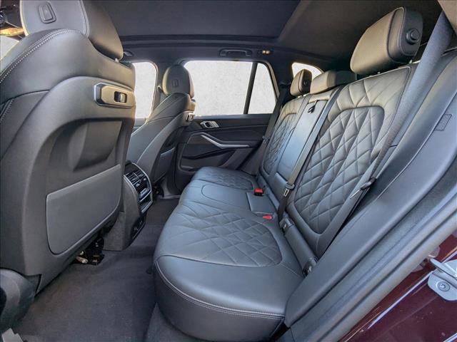 Used 2025 BMW X5 xDrive40i w/ Parking Assistance Package image 21