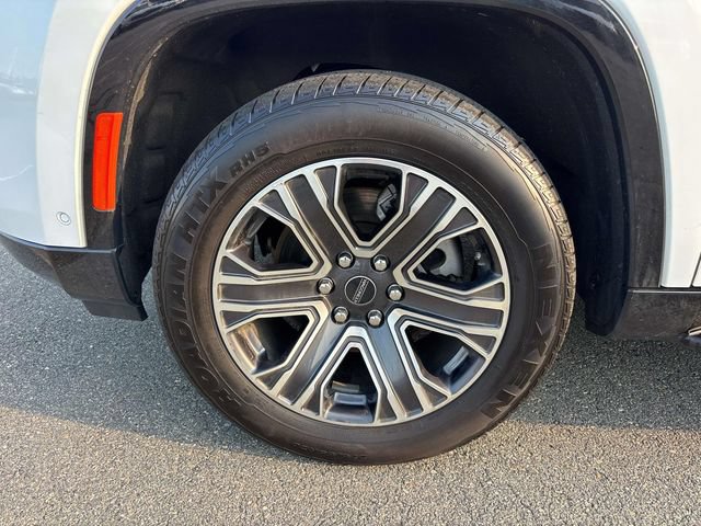 Used 2025 Jeep Wagoneer Series II w/ 8-Passenger Seating Package AWD/4WD image 9