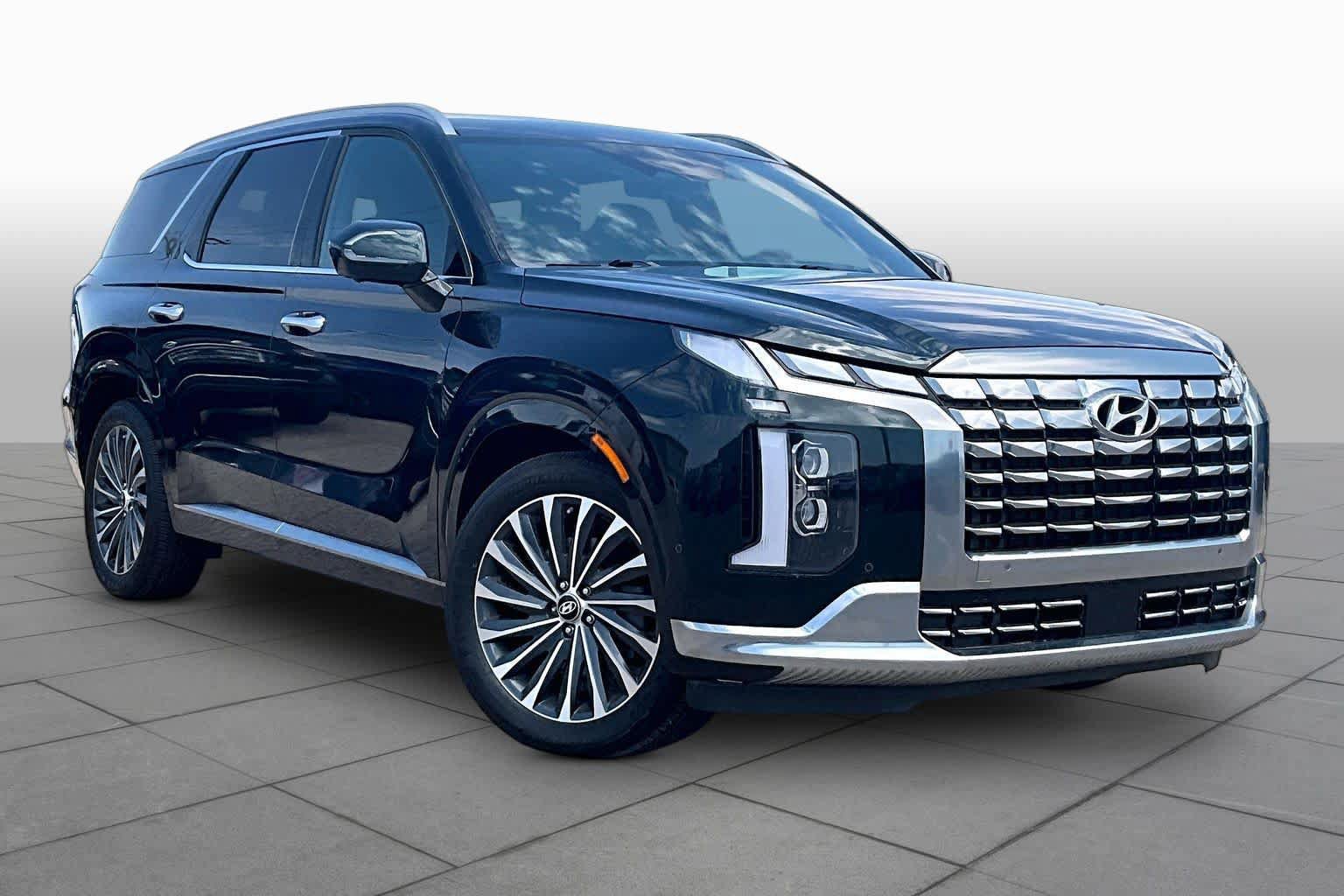 Used 2024 Hyundai Palisade Calligraphy FWD image 3